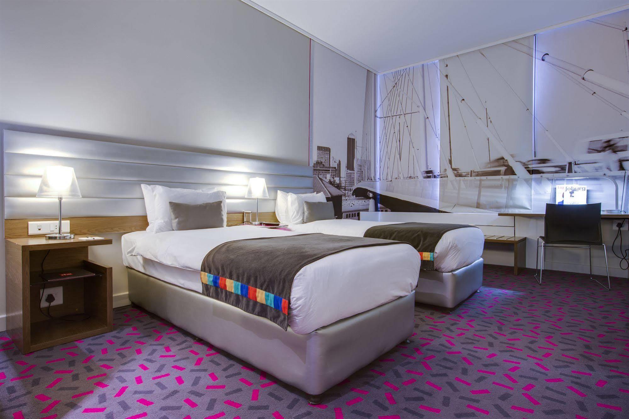 Park Inn Sandton Johannesburg Buitenkant foto